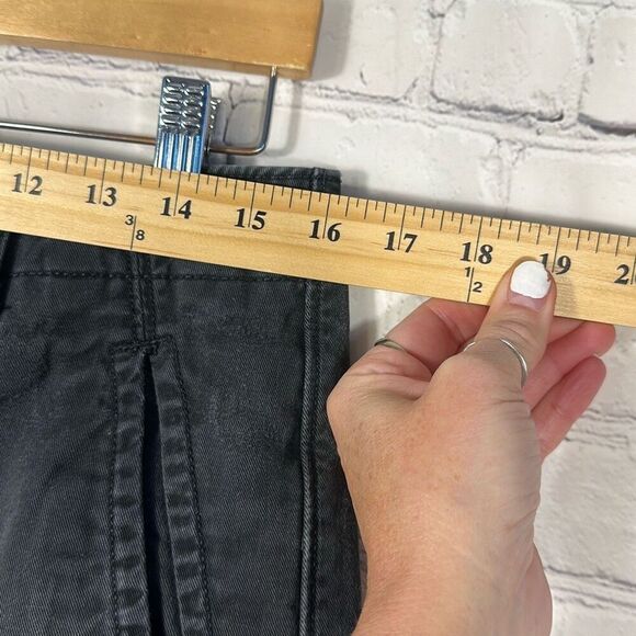 LEVI’S Mens Black Cargo Shorts size 31 White Tab - Picture 5 of 10